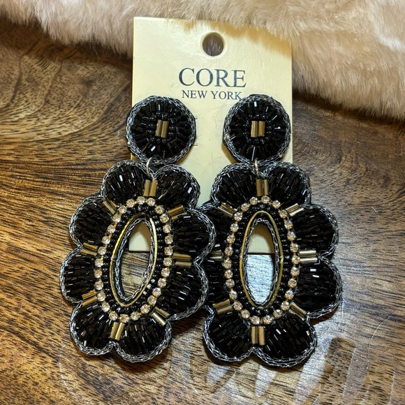 SWEET AS BLOOMS BEADED OPEN OVAL DROP WITH A SCALLOPED EDGE IN BLACK - Picture 1 of 3